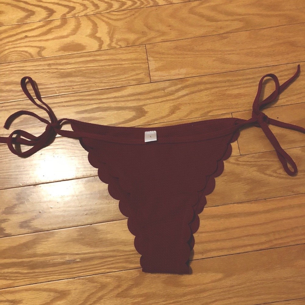 Size L Burgundy Scalloped Bikini Bottom. NEW